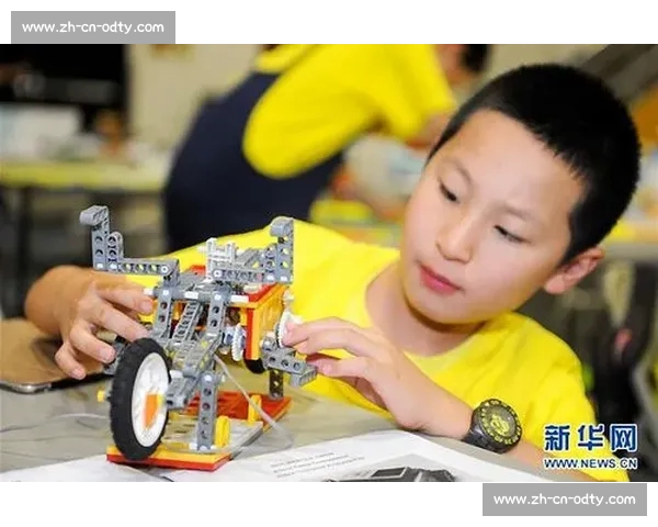 机器人足球赛连环翻车，担架员成意外主角