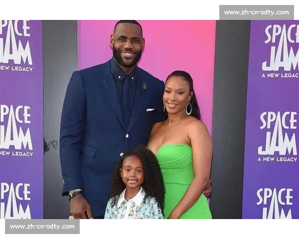 萨瓦娜劝老詹退役：家庭与篮球的终极博弈